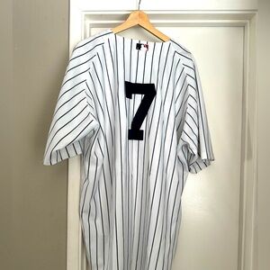 NY Yankee Mikey Mantel Jersey, size 52